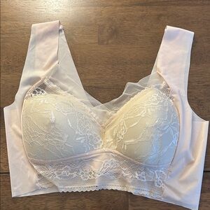 Elegant Lace Bralette in Cream